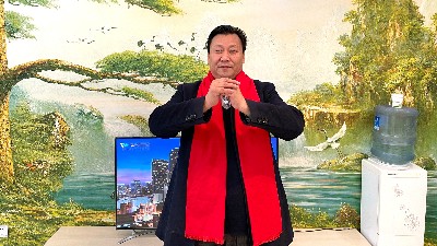 華豫萬(wàn)通董事長(zhǎng)沈鈺現(xiàn)恭祝大家元旦快樂(lè)！